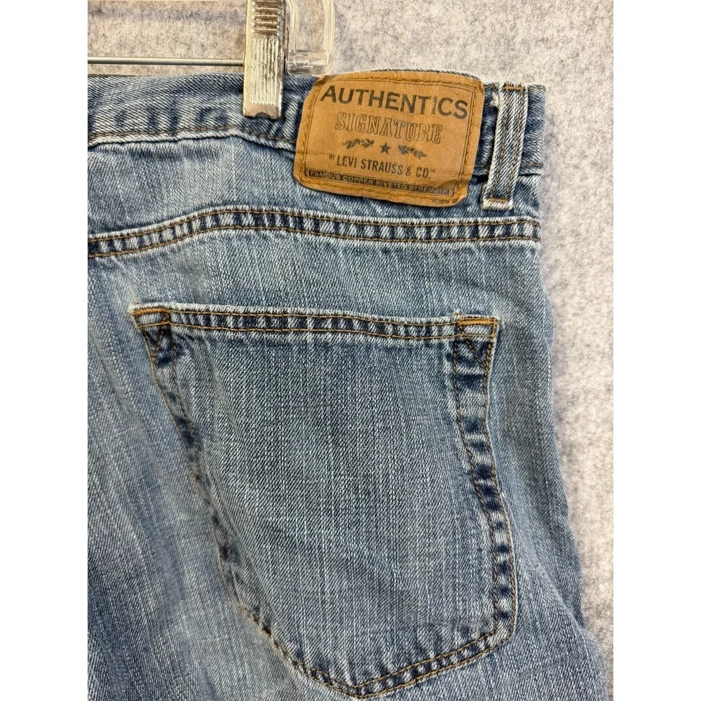 Levi Strauss Authentics Signature Relaxed Light Wash Jeans Men's Size 34x30